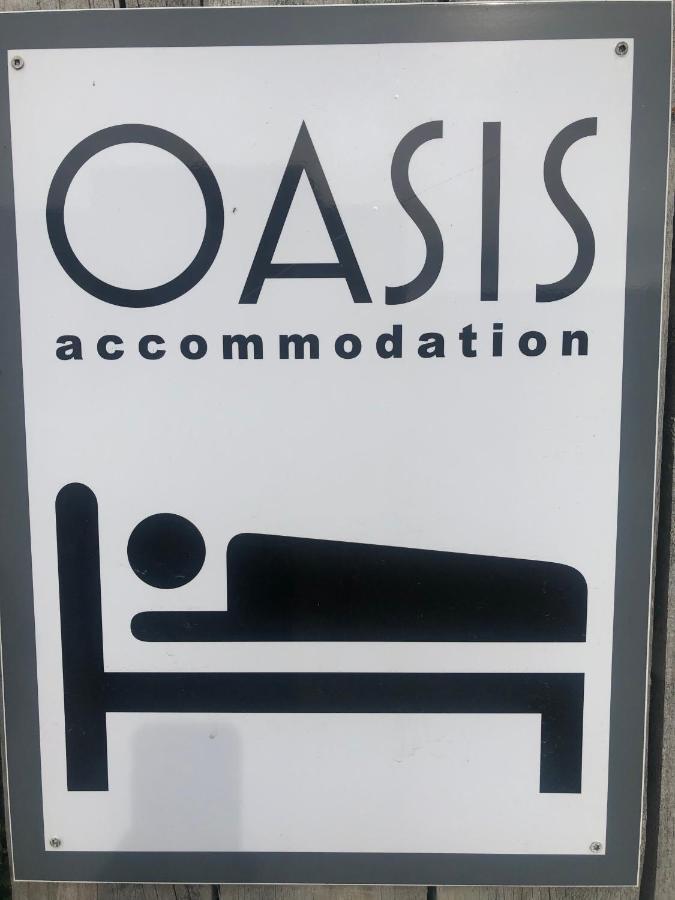 אופוטיקי Oasis Accommodation מראה חיצוני תמונה