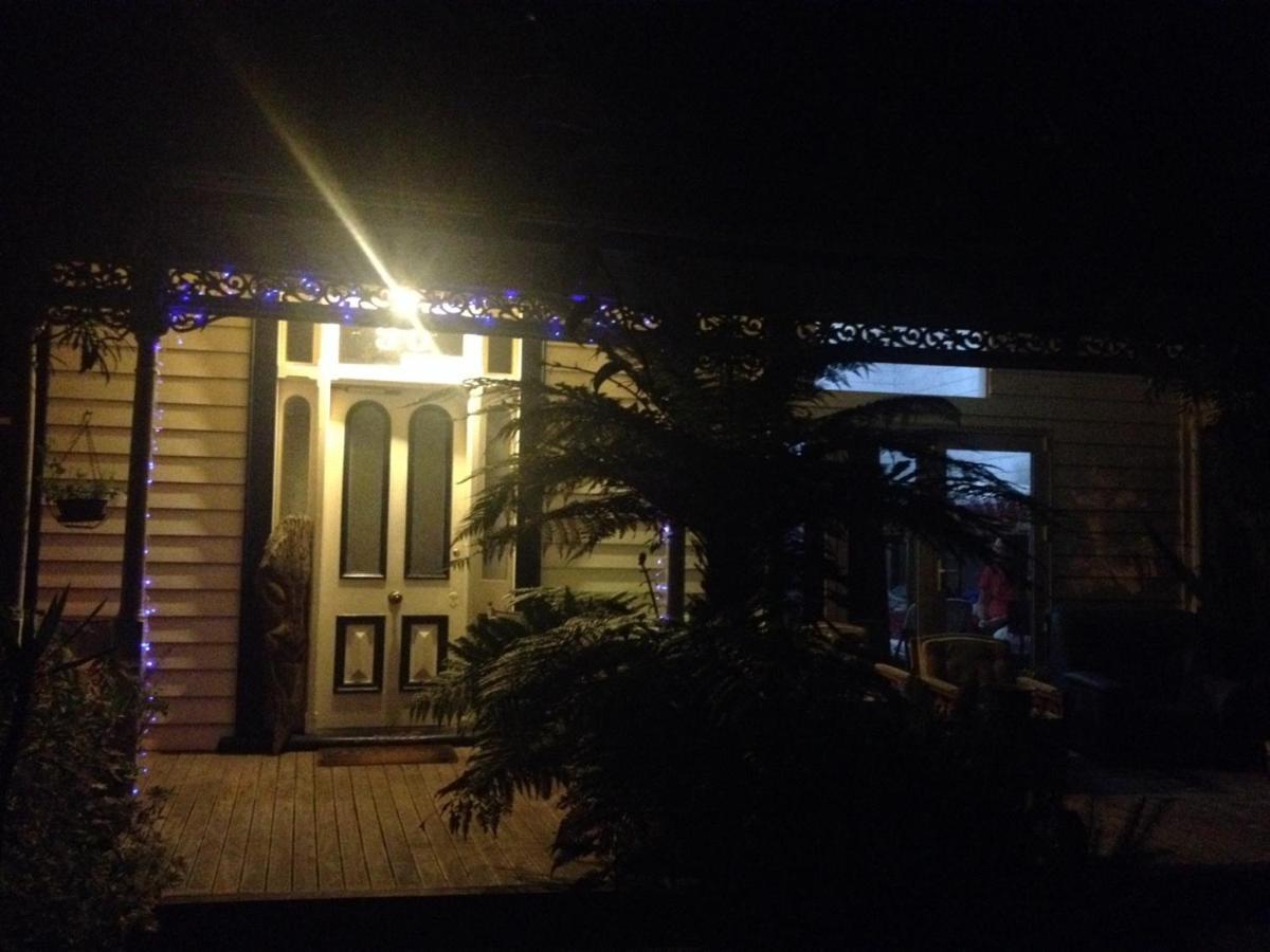 אופוטיקי Oasis Accommodation מראה חיצוני תמונה