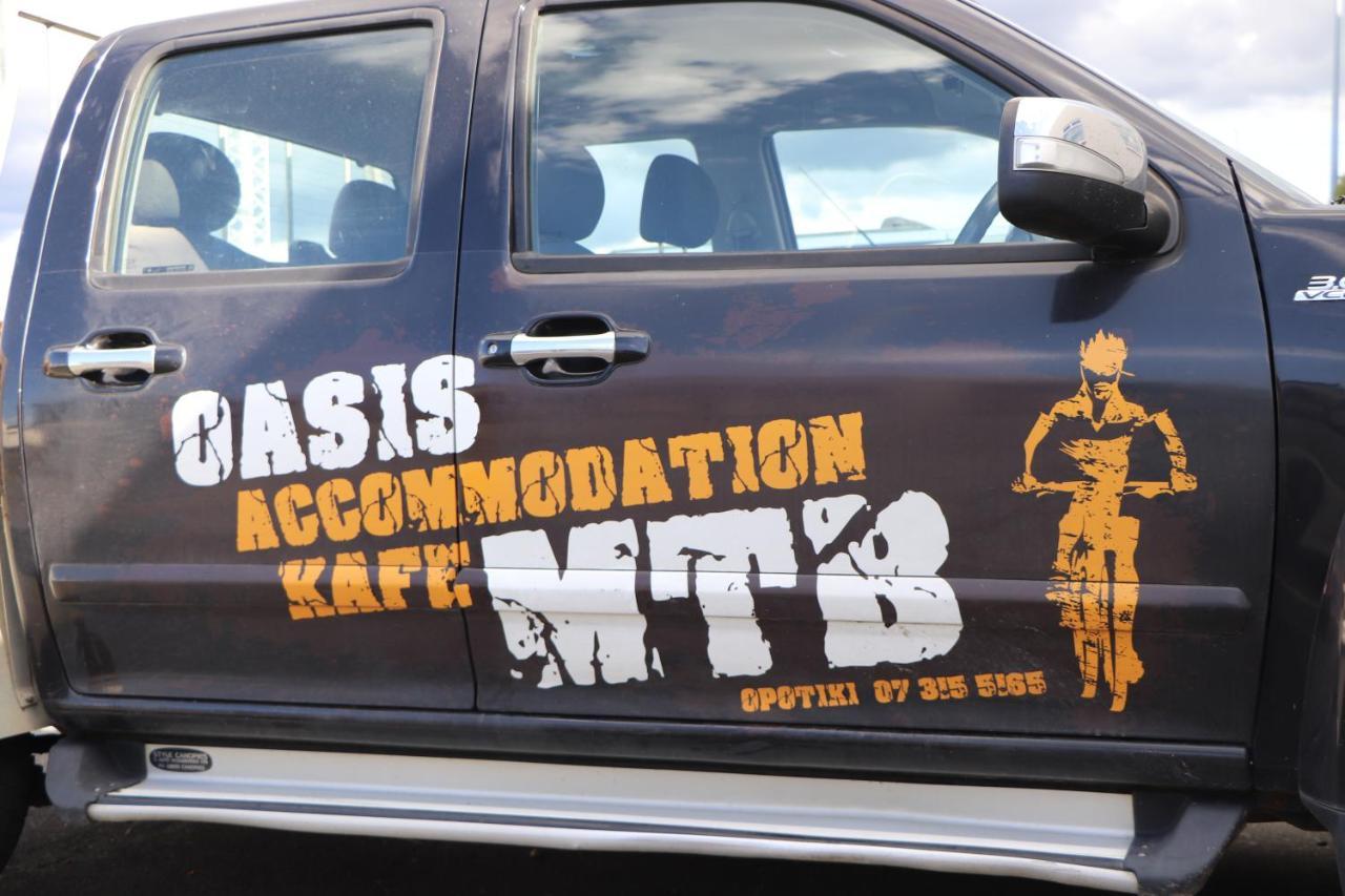 אופוטיקי Oasis Accommodation מראה חיצוני תמונה