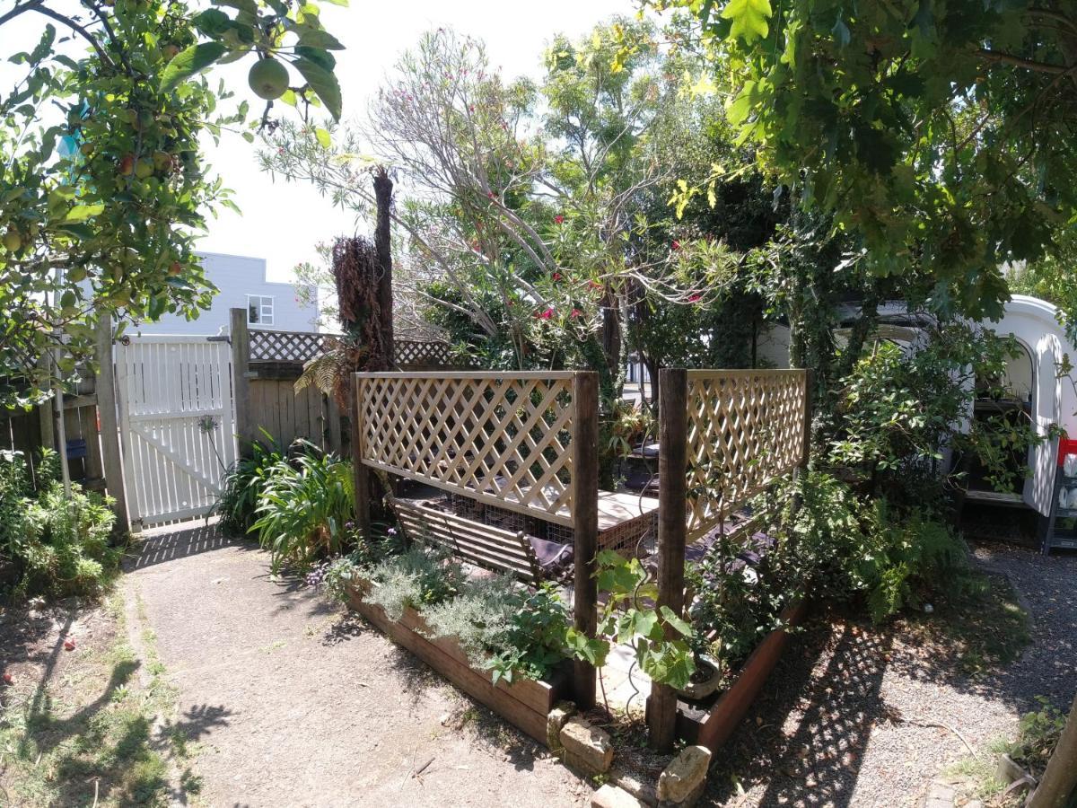 אופוטיקי Oasis Accommodation מראה חיצוני תמונה