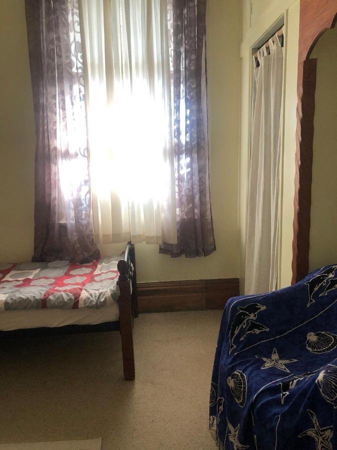 אופוטיקי Oasis Accommodation מראה חיצוני תמונה